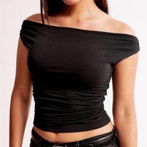 Abercrombie & Fitch - Off-The-Shoulder Ruched Wrap Top in Black